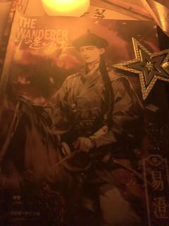 我们走了七万里，却迷失在洪流中。
看不到去处，找不到归途。
