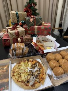 我们走了七万里，却迷失在洪流中。
看不到去处，找不到归途。
