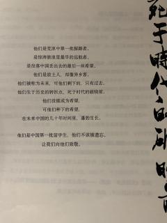 我们走了七万里，却迷失在洪流中。
看不到去处，找不到归途。
