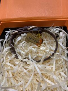 我们走了七万里，却迷失在洪流中。
看不到去处，找不到归途。
