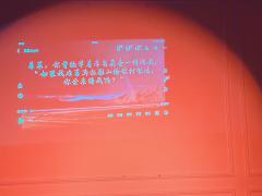 “我们都在期待月亮,直到渴望生出执念。
月亮曾经坠落了一千次