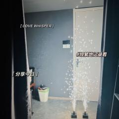 就算你满身荆棘如刺猬,仍有我伸手拥你无忌讳。
《大浪》🍑