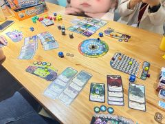 7分，纯粹至极的卡牌驱动游戏
游戏内元素非常纯粹，就是最基本