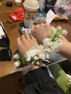 【含剧透】

“我们不走，我们就在山岗的长风里。”

📕劇