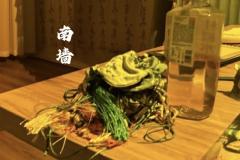 谁不是在烂泥里挣扎求生?
一身皮肤溃烂生疮,而心也早已空空