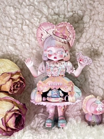 世界就像巨大的马戏团 散场后有限温存 无限心酸 蒙上眼睛好像挡上了心灵的窗户～不想看到世事变迁