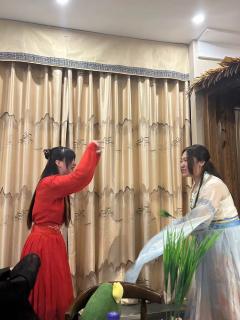 宁肯枝头抱香,千风万雪,依旧绝艳
但是现在这场雪
是在惋惜