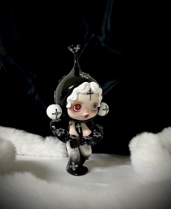 SKULLPANDA•魔女
泡泡玛特skullpanda漫相