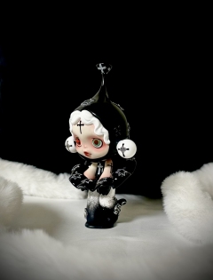 SKULLPANDA•魔女
泡泡玛特skullpanda漫相