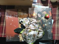 🌙“月亮不会太刺眼，它清冷而温柔。”
月亮本身是不会发光的