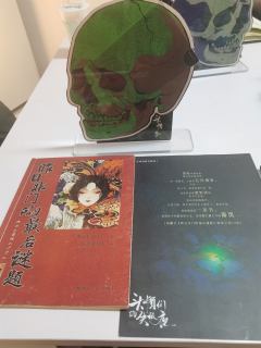 【含剧透】
日式崩坏推理,那种诡异感和奇特感是剧本的魅力所在