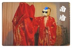 谁不是在烂泥里挣扎求生?
一身皮肤溃烂生疮,而心也早已空空