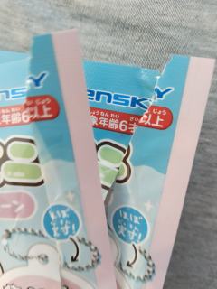 宝宝好可爱 在路上就撕了 