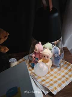 谁懂呀 真的太可爱了了
他们四个可以一起收纳再都在灯具里面耶