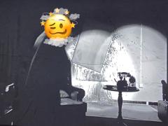 小时候你是否曾披着窗帘
幻想自己化身实力派演员
一人分饰多角