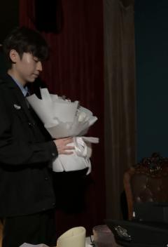 “我愿意做你一个人的玫瑰”🌹

糟糕！让我碰见真的林学文了