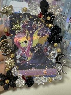有宝宝想要这样的卡套教程
瓦达西也是直接重新做了一个（在剪视