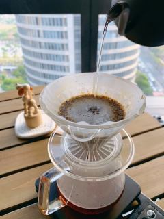今天喝的是哥伦比亚 钻石庄园的紫卡杜拉 日晒 中烘
研磨度看