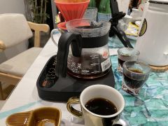 最近的头部流量蓝瓶子，朋友收到的礼物，估计也是排队数小时。经