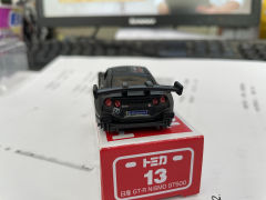 这次带来多美卡的红白盒13号车模,小车比例为1:43,201