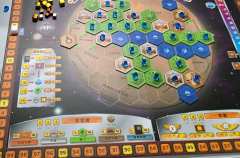 神作不解释，茫茫多的卡牌保证了火星的重开性，各种卡牌之间的联