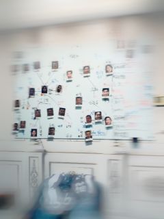 【江颜,含剧透分割线,请放心食用】
“这座城市,从来就没有光