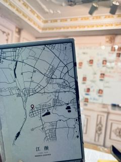 【江颜,含剧透分割线,请放心食用】
“这座城市,从来就没有光