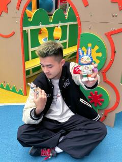 下楼带Agan晒太阳咯☀
今天粗太阳啦！带上150％的乌托邦