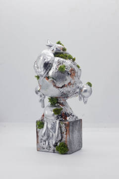 Skullpanda  | 器

银色的雕像随着时间流逝而生