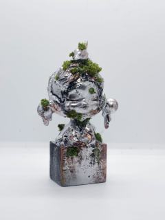 Skullpanda  | 器

银色的雕像随着时间流逝而生