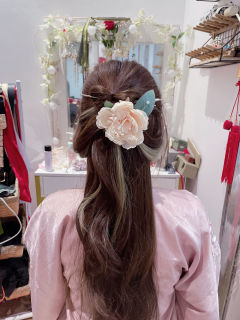 “这个世界那么多人,只有我是为你而来的。”
“与君初相识,犹