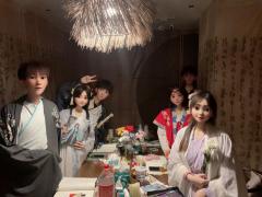 “仁者无忧，爱者无怖”
“恩爱不疑，相携白首”

📕剧本: